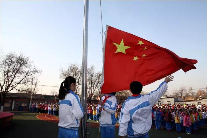 困在俱乐部的少女